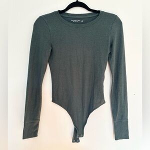 Abercrombie & Fitch Green Long Sleeve Bodysuit size XS crewneck pullover